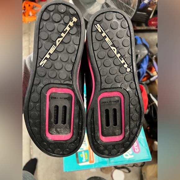 Five Ten Hellcat Pros - Picture 2 of 3